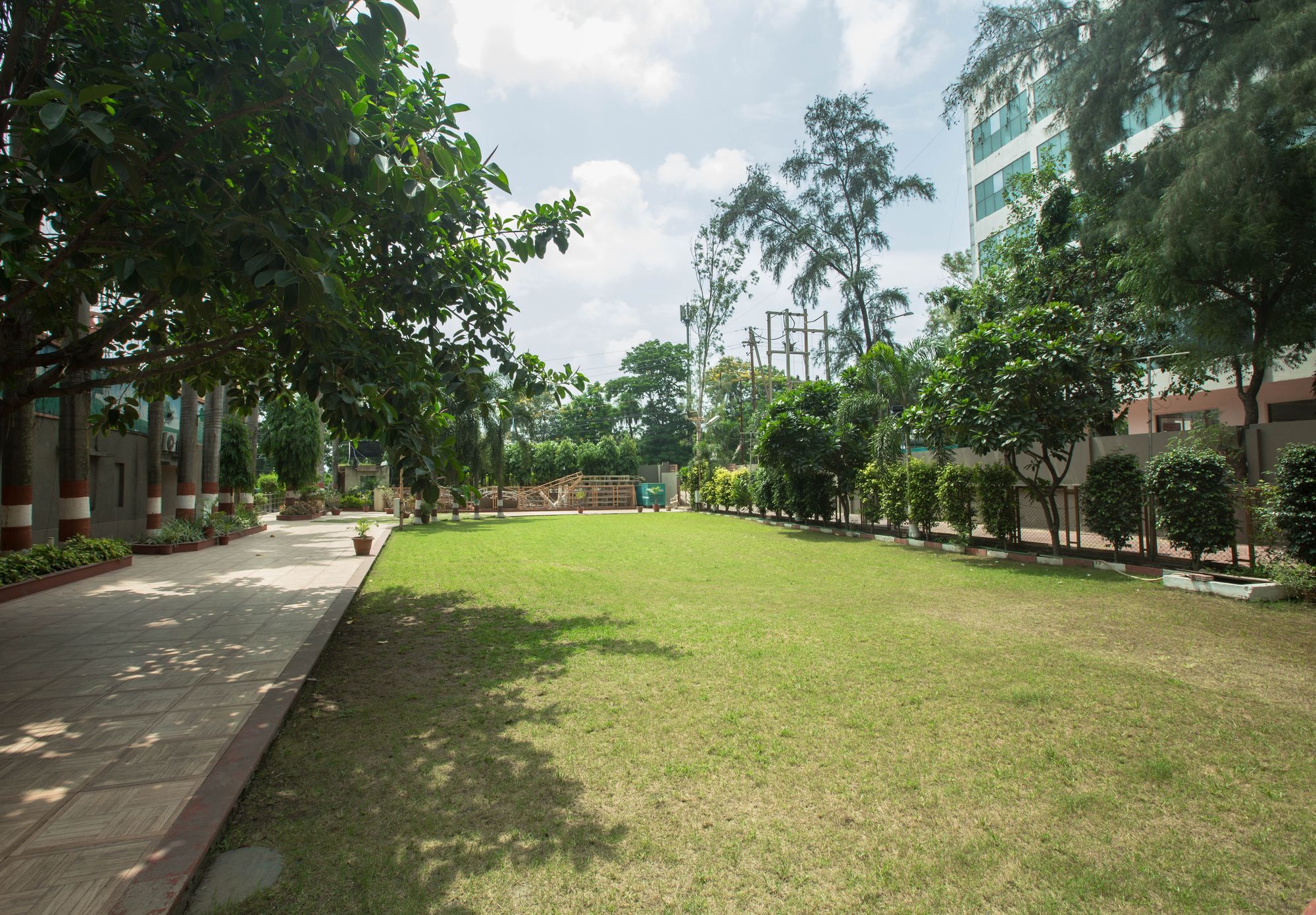 Capital O Swan Paradise Indore Extérieur photo